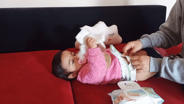 Minik elleriyle yardımcı oluyor fıstığım 😍