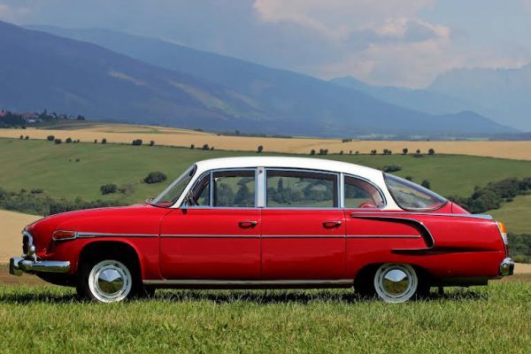 Arka çamurluklardaki şişirme ağızlar motorun soğutulması için gereken havanın içeri yönlendirilmesini sağlıyordu
