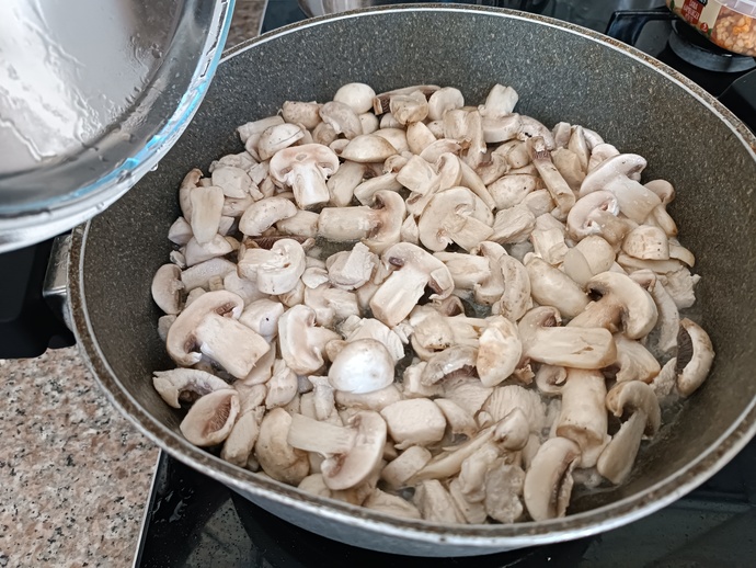 Makarna Severlerin Favorisi Olan Bir Tarif: Körili Tavuklu Mantarlı Makarna