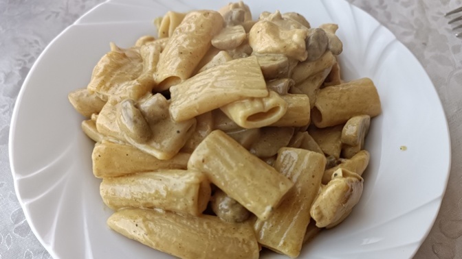 Makarna Severlerin Favorisi Olan Bir Tarif: Körili Tavuklu Mantarlı Makarna