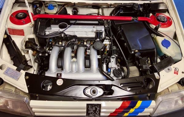 Otoban Faresi Peugeot 205