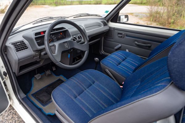 Otoban Faresi Peugeot 205