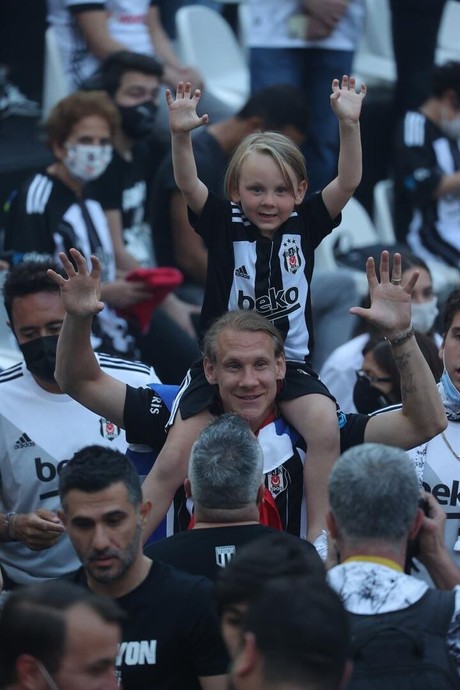 10 Soru ile Kadınların Futbol Bilgisini Test Ediyoruz!