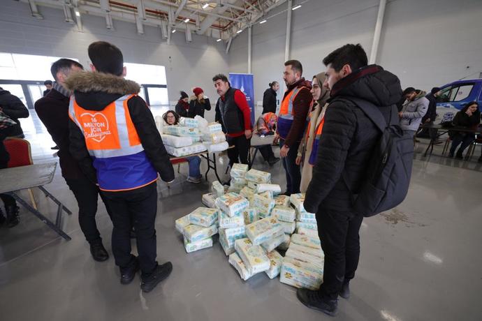Depremzedelere Yardım Etmek İsteyen İstanbullular, İşte Resmi Yardım Toplama Merkezleri!