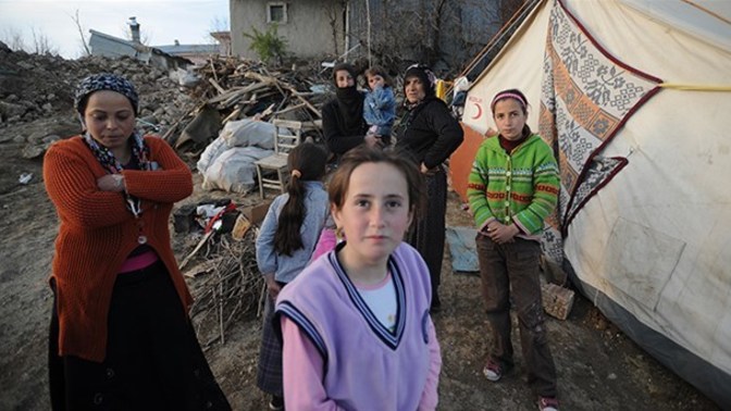 Deprem Bölgesinde Kadın Olmak: Depremzede Kadınların Sağlığı, Bulaşıcı Hastalıklar, İhtiyaçların Dile Getirilmesinde Duyulan Utanç