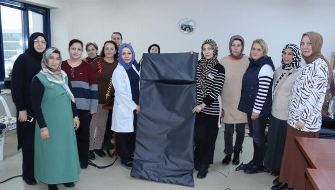 Depremzedeler İçin Az Çok Demeden İnisiyatifle Birlik Olup Yardım Eden Kadınlarımız