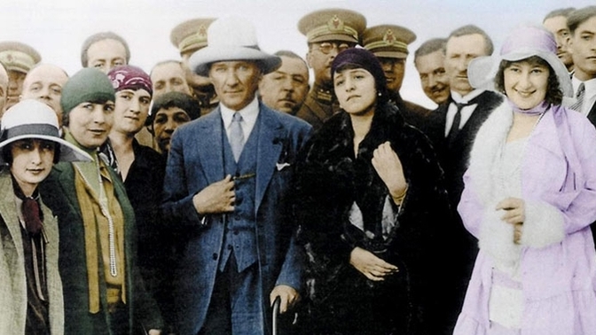 8 Mart  Dünya Kadınlar Günü'nde Bütün Kızlar #BirlikteBirAdımÖne!