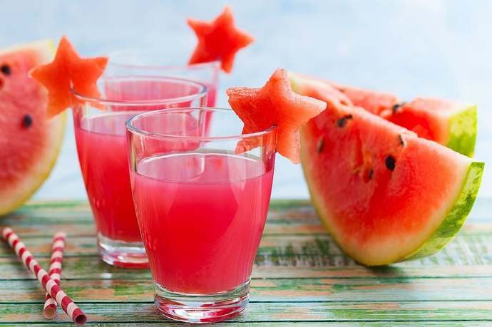 Karpuzun serinliği ve lezzeti, limonla birleşiyor! 😋☀️Görselini en iyi ifade eden kısa notunu buraya ekleyebilirsin...