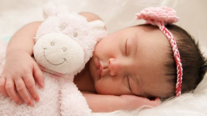 Bebeklerde Uyku Düzeni Oluştururken Yapılmaması Gereken Şeyler