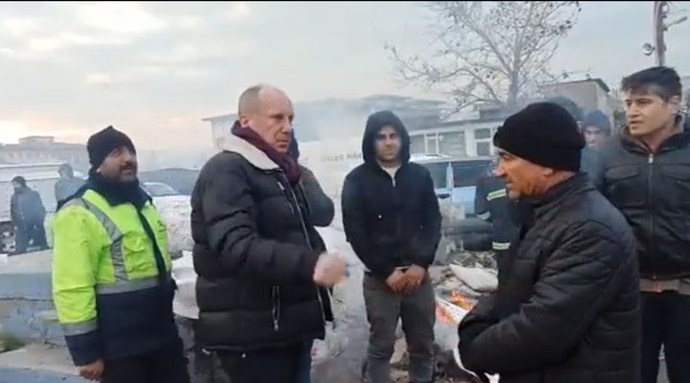 Siyasiler Deprem Bölgesinde Neler Yaptı?