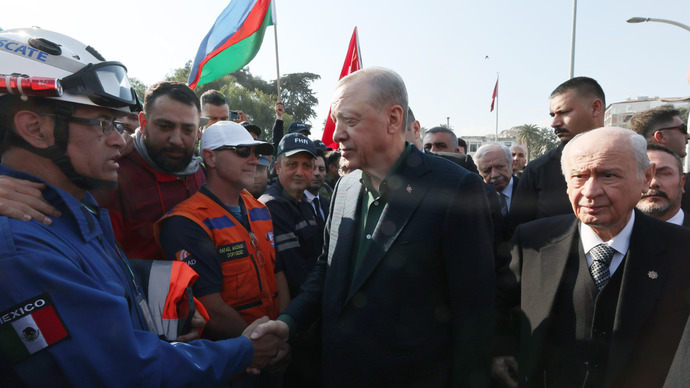 Siyasiler Deprem Bölgesinde Neler Yaptı?