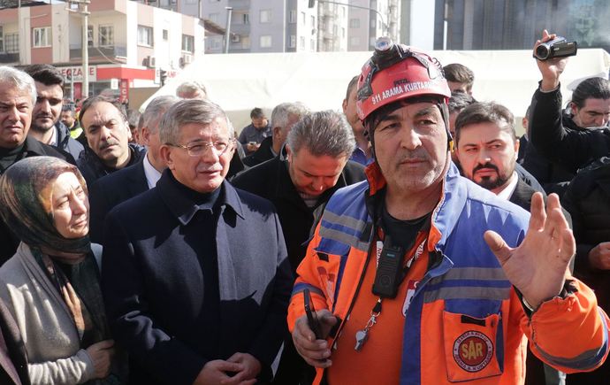 Siyasiler Deprem Bölgesinde Neler Yaptı?