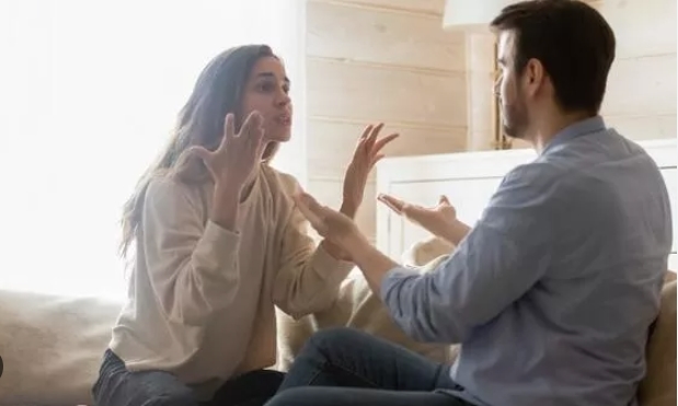 İlişkilerde Değer Vermeyen Partnerlerin Davranışları