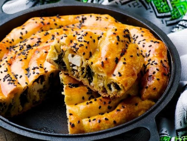 Ramazan Sofralarına Yaraşır Ispanaklı Börek Tarifi!