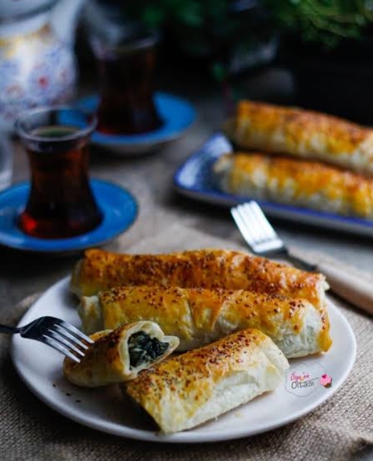 Ramazan Sofralarına Yaraşır Ispanaklı Börek Tarifi!