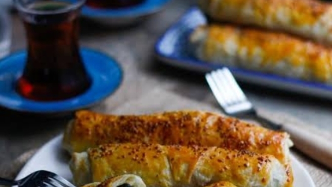 Ramazan Sofralarına Yaraşır Ispanaklı Börek Tarifi!