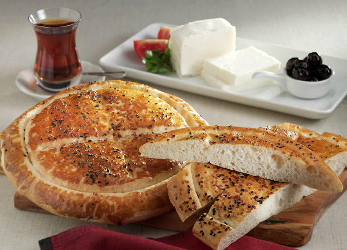 Fırında Pide Kuyruğuna Girmek Reddedilemez Olsa Bile, Evinin Mutfağında Yapılan Pide Ona Daima Bin Basar!