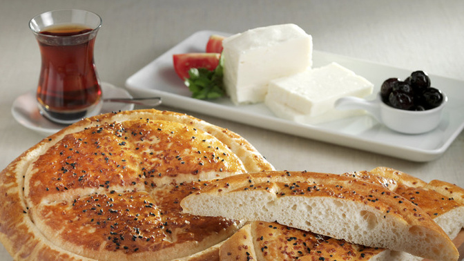 Fırında Pide Kuyruğuna Girmek Reddedilemez Olsa Bile, Evinin Mutfağında Yapılan Pide Ona Daima Bin Basar!