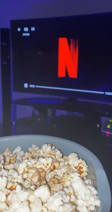 Ne İzlesem Diye Düşünüp Kararsız Kalanlara: Netflixte İzlediğine Pişman Etmeyecek Şahane 2 Dizi