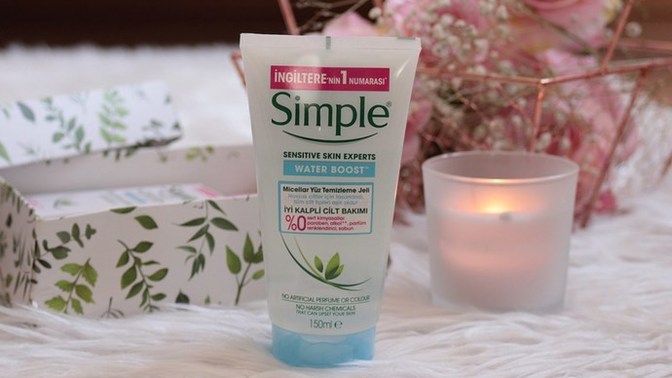 Simple Nemlendirici Yüz Temizleme Jeli İncelemesi, Yorumları, Avantajları ve Dezavantajları