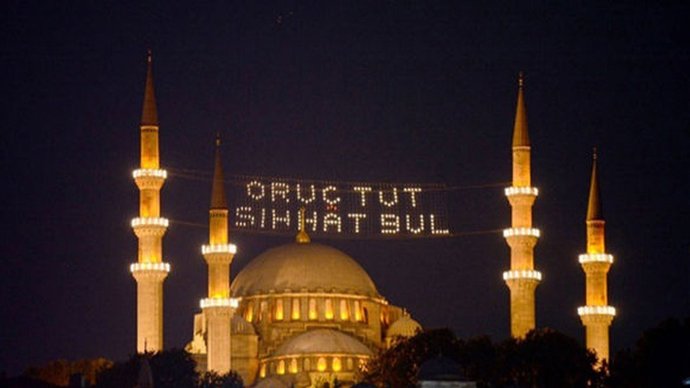 Ramazanın Vazgeçilmezi Mahya Sanatı!