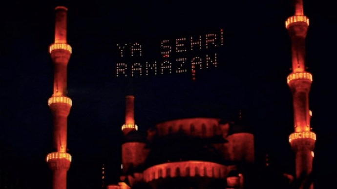 Ramazanın Vazgeçilmezi Mahya Sanatı!