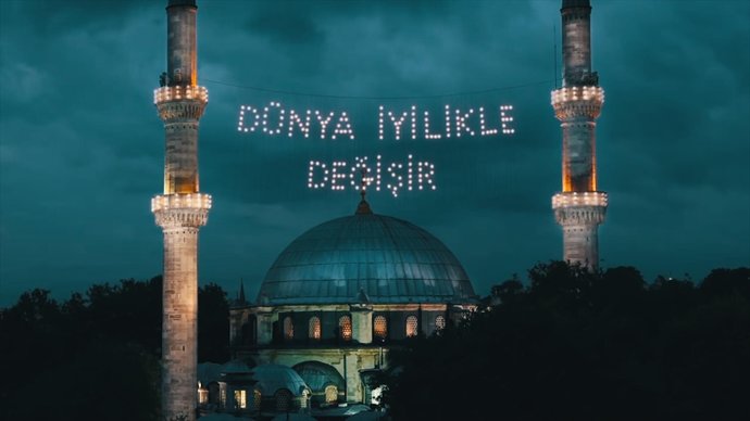 Ramazanın Vazgeçilmezi Mahya Sanatı!