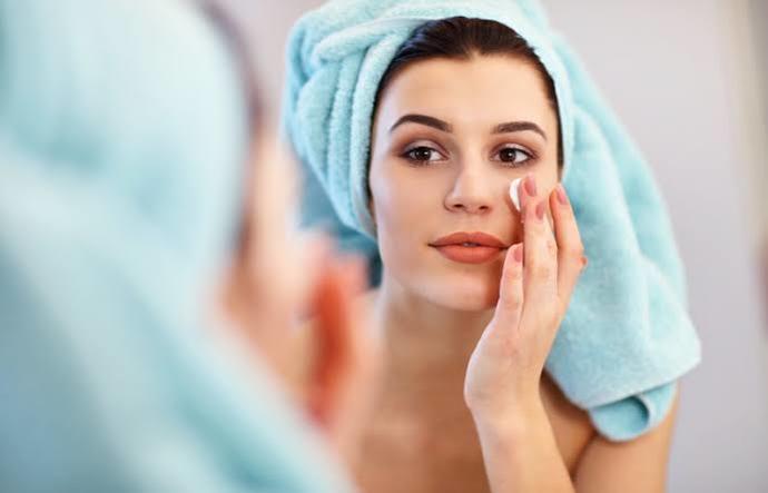 LOréal Paris Hyaluron Uzmanı Cilt Dolgunlaştıran Nemlendirici Krem İçeriği Nedir?