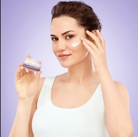 L'Oréal Paris Hyaluron Uzmanı Cilt Dolgunlaştıran Nemlendirici Krem İncelemesi, Yorumları, Avantajları ve Dezavantajları