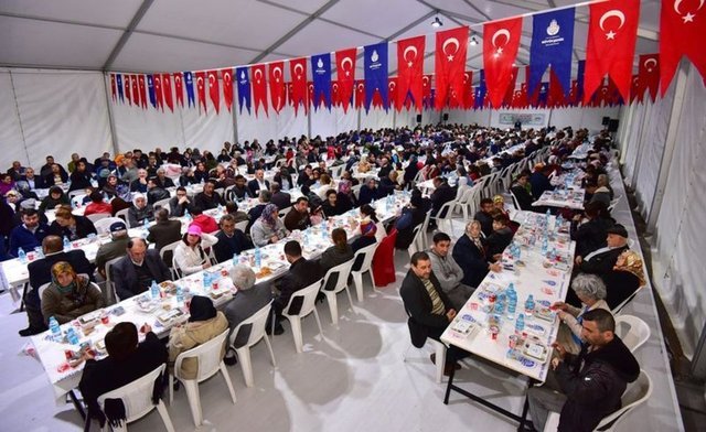 İstanbulda Kurulan İftar Çadırları!