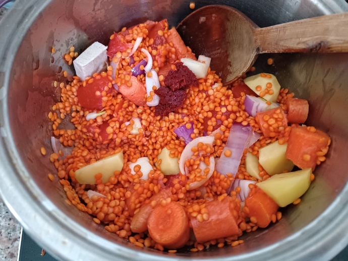 İçinizi Isıtacak Bir Çorba: Sebzeli Mercimek Çorbası