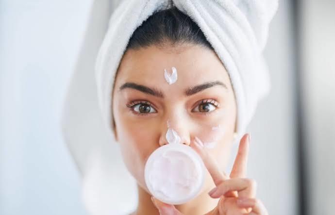 Neutrogena Bright Boost Yaşlanma Karşıtı Jel Krem Avantajları Nelerdir?