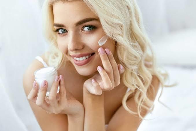 Neutrogena Bright Boost Yaşlanma Karşıtı Jel Krem İçeriği Nedir?