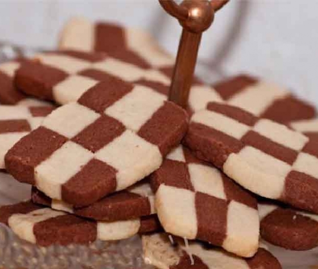 Kahve Keyfi Başlasın Mı? Hadi Karar Verin, Damalı Kurabiye Mi, Tahinli Rulo Çörek Mi?