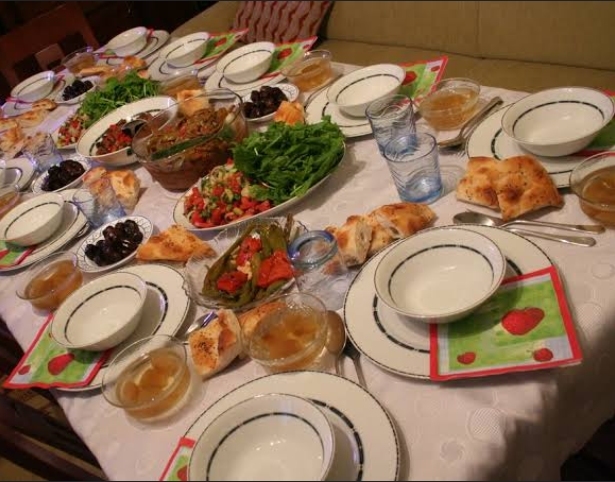 Yarınki İftar Menüsü İçin Yemek Yapacaklara Fikir!