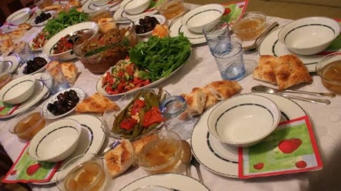 Yarınki İftar Menüsü İçin Yemek Yapacaklara Fikir!