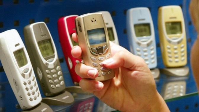 "Akılsız" Bir Telefon Daha Mı İyi, İnsanlar Neden Akıllı Telefonlarından Vazgeçiyor?