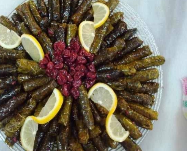 İftar İçin Osmanlı Lezzeti Olan Vişneli Zeytinyağlı Yaprak Sarma Tarifi!