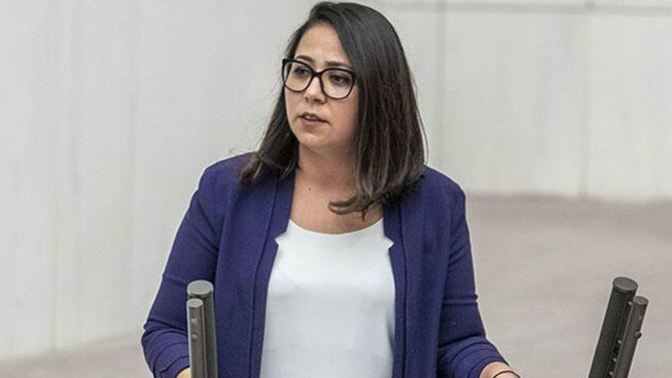 Sera Kadıgil'in Siyasette Kadının Gücünü Gösteren Paylaşımları!