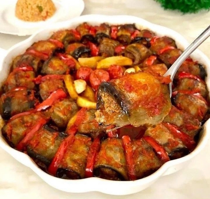 Akşam İftara Parmak Isırtacak Lezzet Olan Patlıcan Sarması Kebabı!