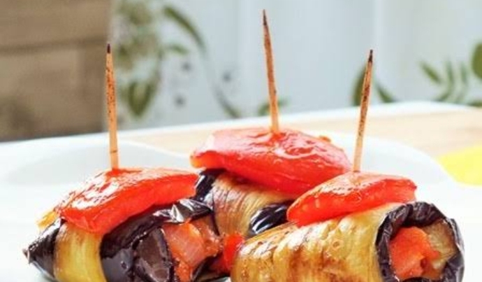 Akşam İftara Parmak Isırtacak Lezzet Olan Patlıcan Sarması Kebabı!
