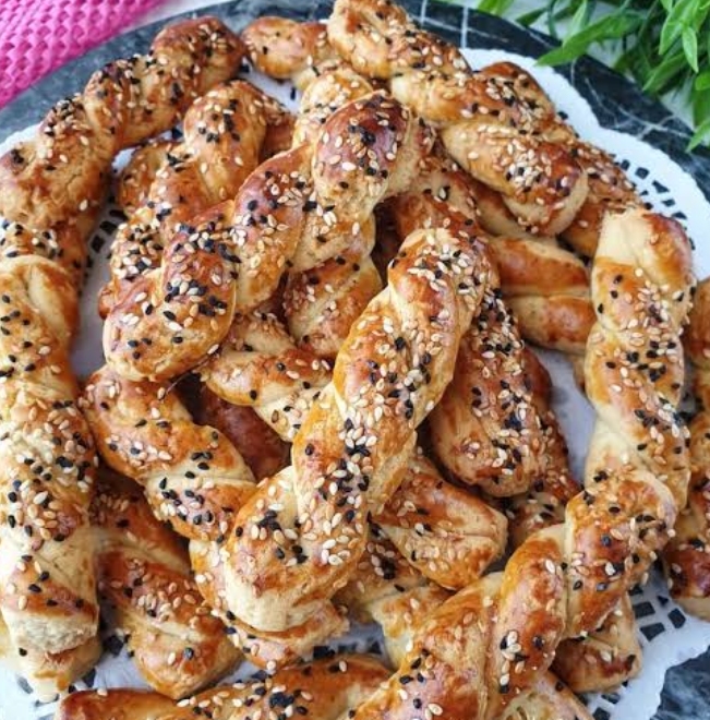 İftar Sonrası Çayın Yanına Eşlik Edecek Olan Tuzlu Mahlepli Kurabiye Tarifi!