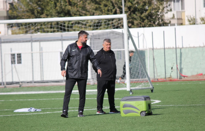Alaçatıspor Teknik Direktörü Ali Çalış ile Keyifli Bir Röportaj Gerçekleştirdik! Takımını, Hedeflerini ve Türk Futbolunu Sorduk!