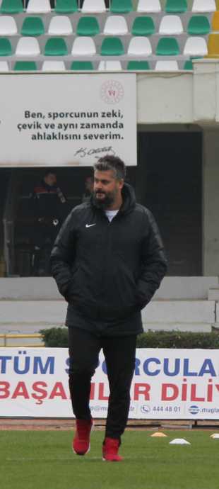 Alaçatıspor Teknik Direktörü Ali Çalış ile Keyifli Bir Röportaj Gerçekleştirdik! Takımını, Hedeflerini ve Türk Futbolunu Sorduk!