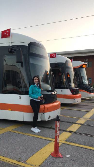 Eskişehirde Tramvay Vatmanlığı Yaparak Başarıya Ulaşmış Demet Dönmez Uçaş Bize Hikayesini Anlatıyor!