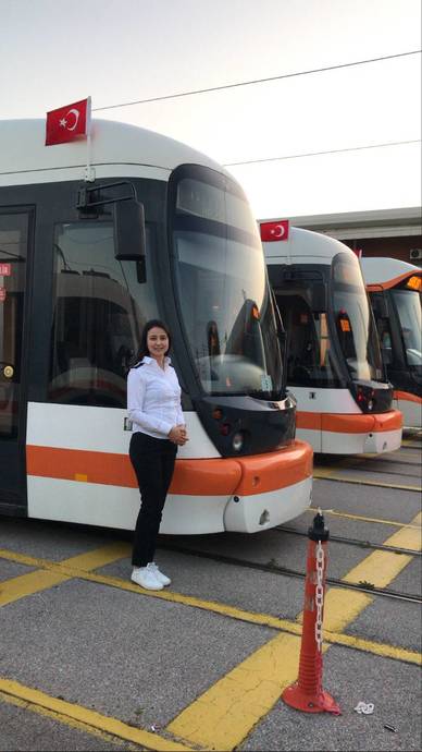 Eskişehirde Tramvay Vatmanlığı Yaparak Başarıya Ulaşmış Demet Dönmez Uçaş Bize Hikayesini Anlatıyor!