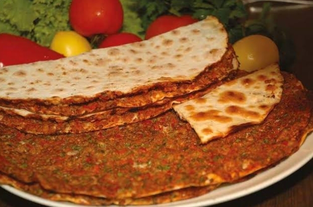 Ev Yapımı Mis Gibi Lahmacun Tarifi!