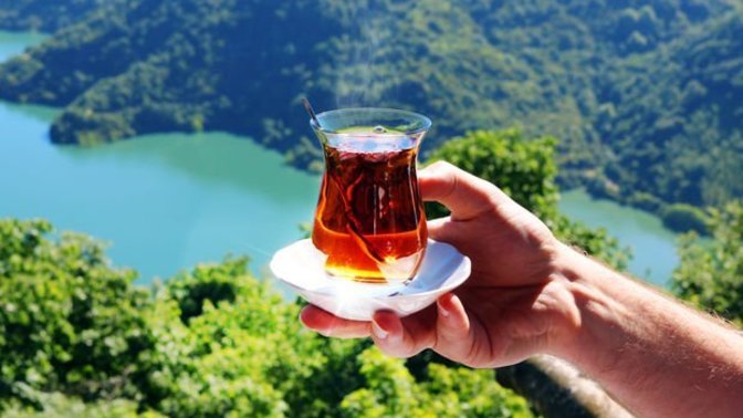 Çaycıları Buraya Alalım! Çay Üzerine Yazılmış Anlamlı Sözler