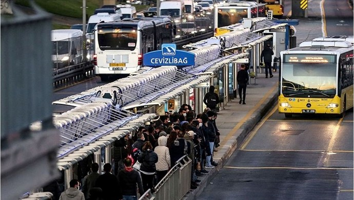 Toplu taşıma sırasında çekilen çile kutsaldır...