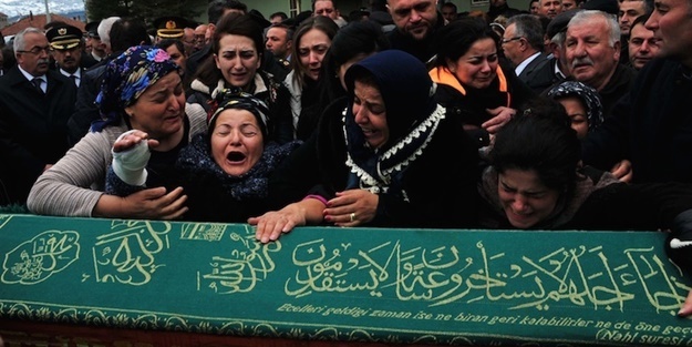 Artık Yaşamak İstemiyorsun! Son Kez Beni Dinler Misin?